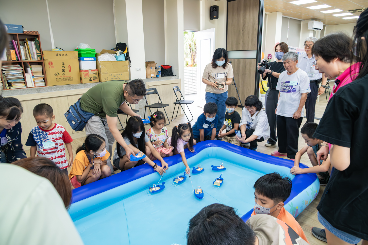 科學蒸汽船趣味競賽遊戲，創造親子互動共學。(彰基提供)